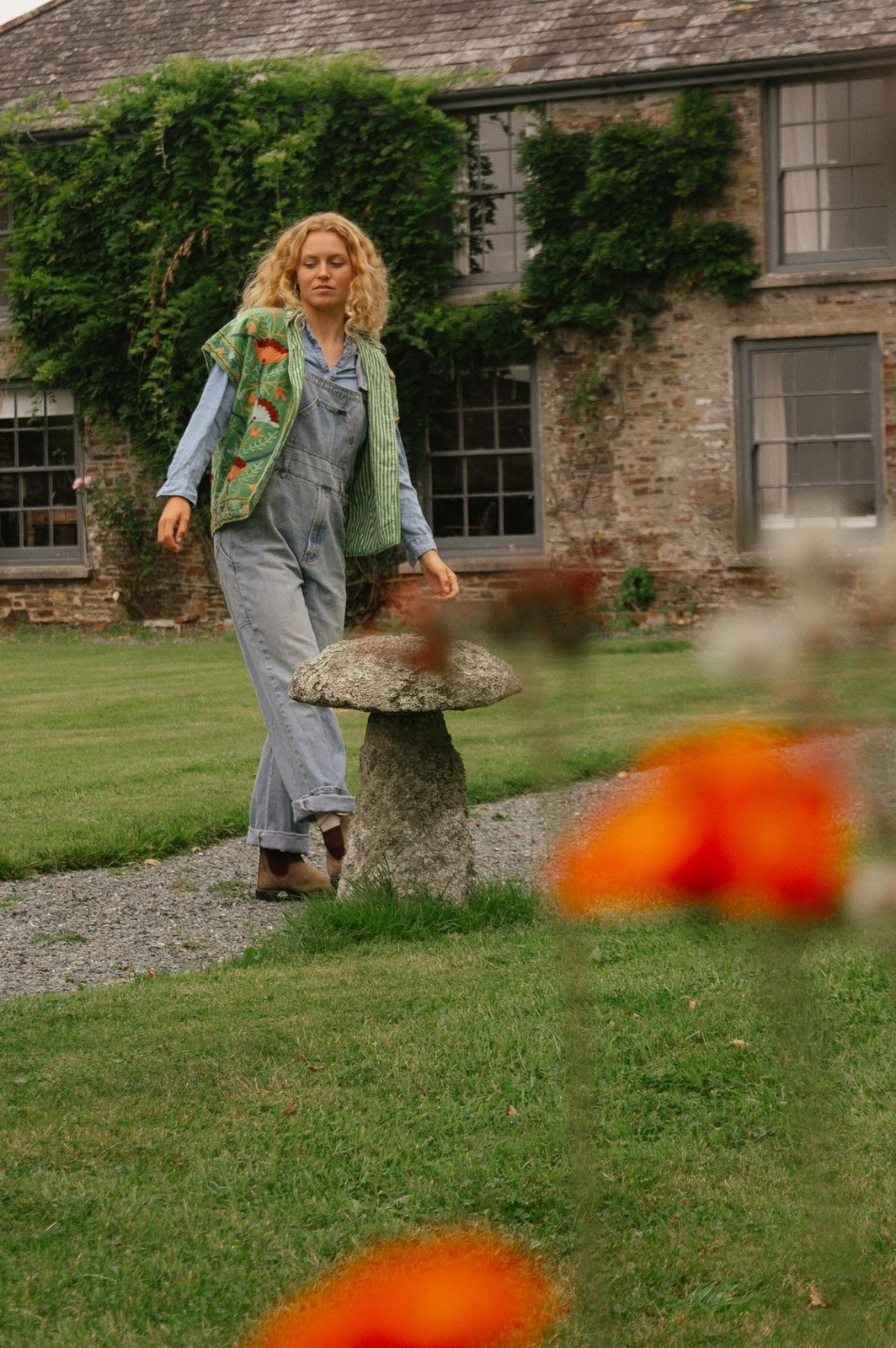 Velvet Cap Sleeve Embroidered Gilet - Green