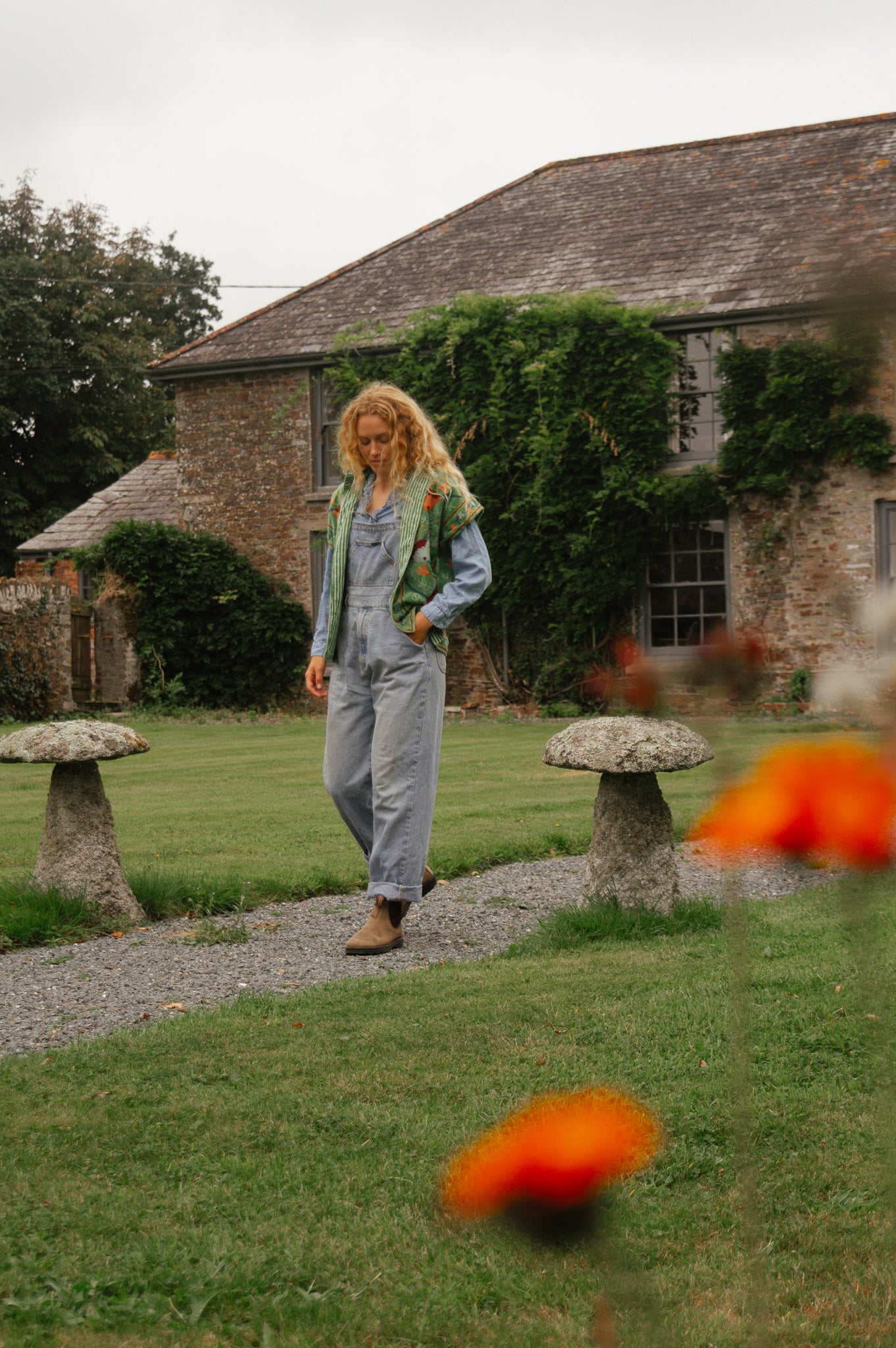 Velvet Cap Sleeve Embroidered Gilet - Green