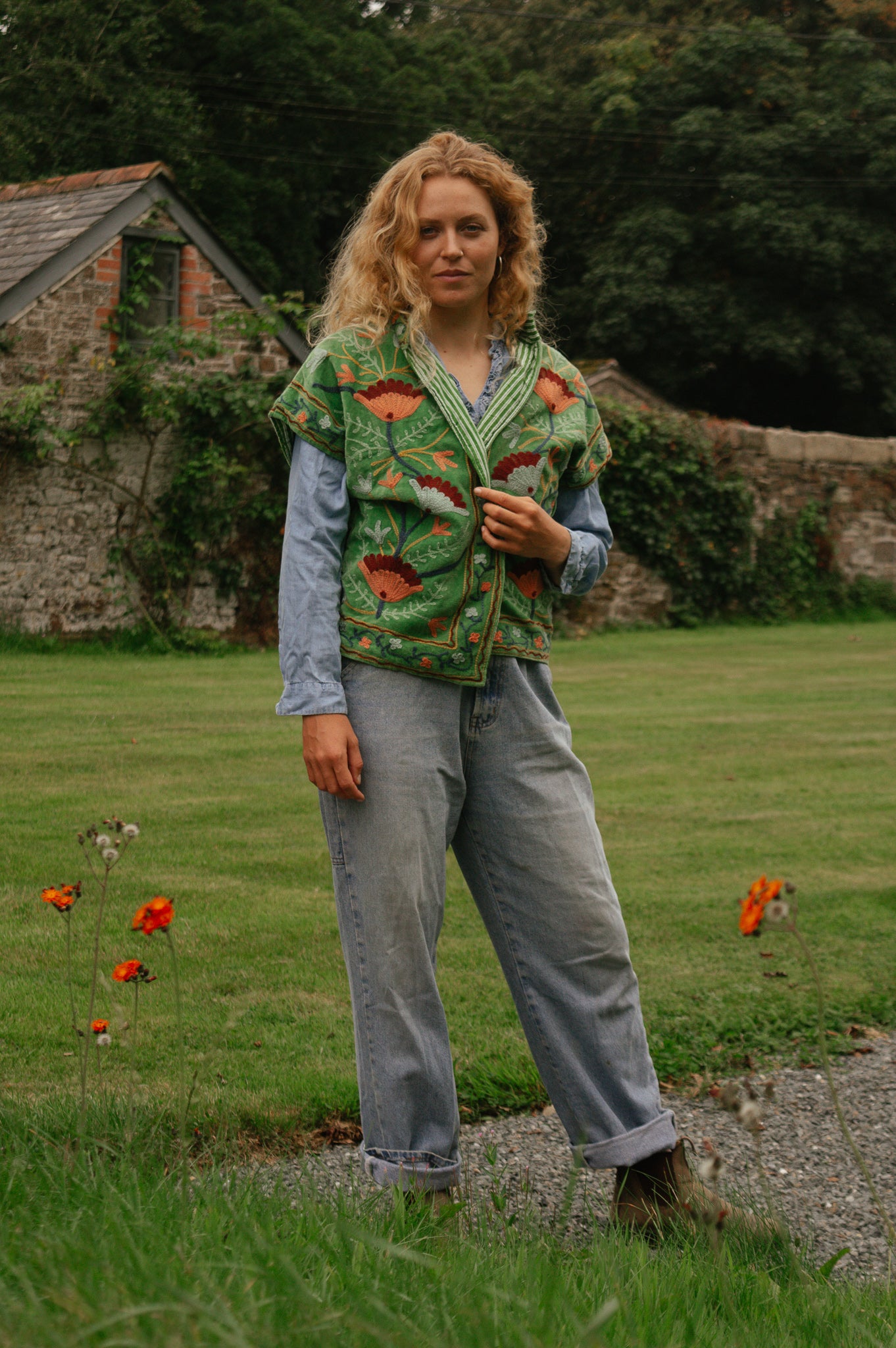 Velvet Cap Sleeve Embroidered Gilet - Green