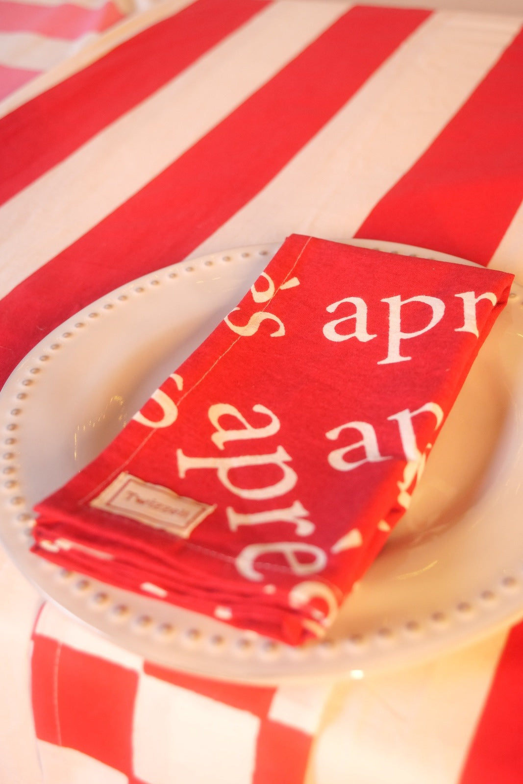 Red & White Après Napkin x 4