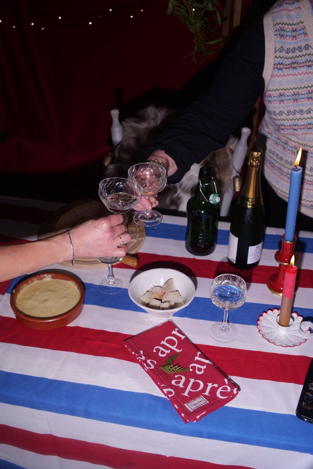 Red & White Après Napkin x 4