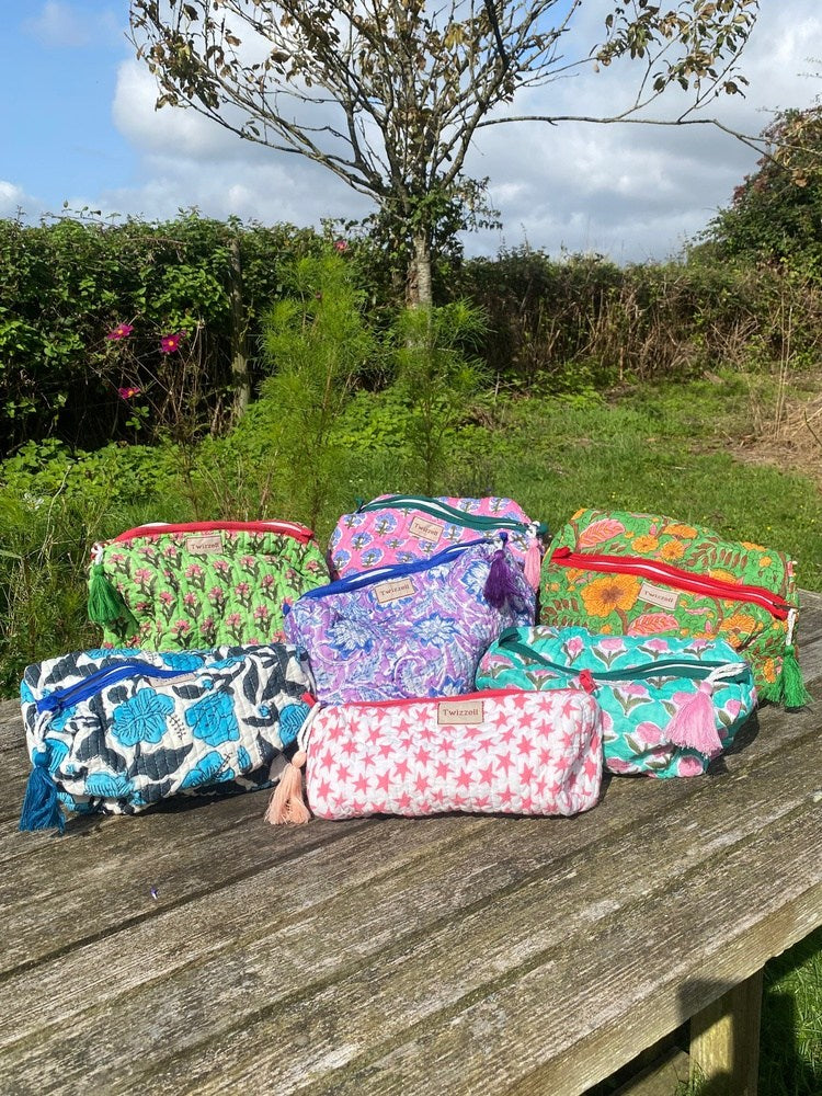 Quilted Wash Bag - Blue Flower