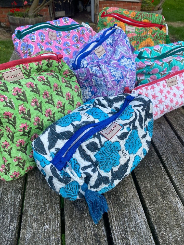 Quilted Wash Bag - Blue Flower