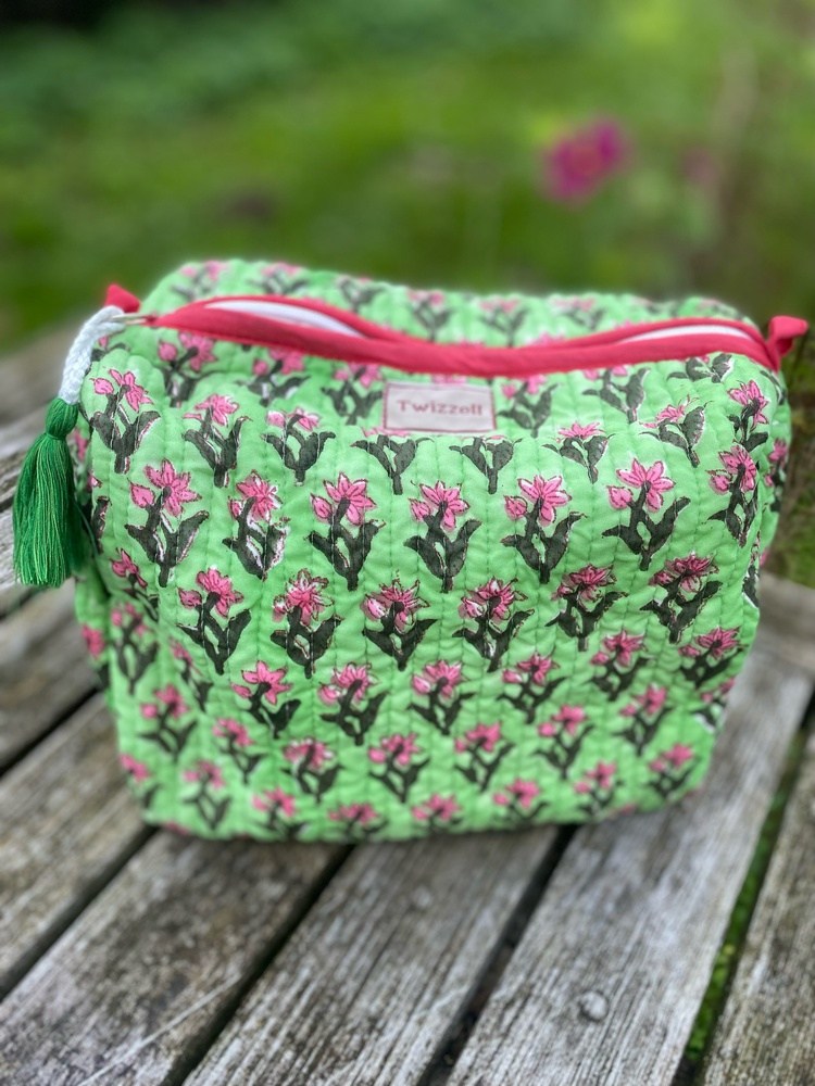 Quilted Wash Bag - Green with Pink Flowers