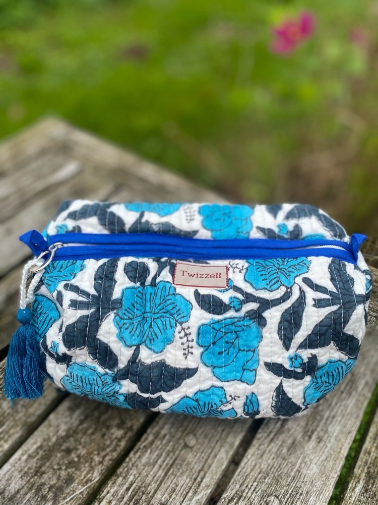 Quilted Wash Bag - Blue Flowers